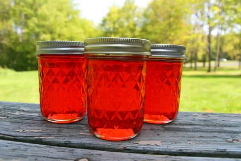 Candy Apple Jelly, Red Hots Candy, How To Make Candy, Baked Cinnamon Apples, Apple Jelly, Canning Jam, Homemade Jelly, Red Hots, Pepper Jelly