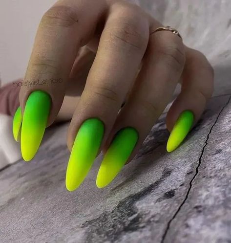 Ombre Summer Nails 2024: A Gradient Twist to Elevate Your Look - woman-trend.com Neon Gradient Nails, Trendy Stiletto Nails, Ombre Summer Nails, Nail Picking, Summer Nails 2024, Sharp Claws, Neon Nail Designs, Neon Green Nails, Pink Ombre Nails