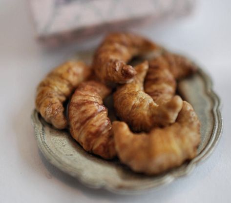 croissant1 Minature Things, Miniature Bread, Miniature Foods, Miniature Bakery, Miniature Plates, Tiny Treats, Miniature Collection, All The Small Things, Small Stuff