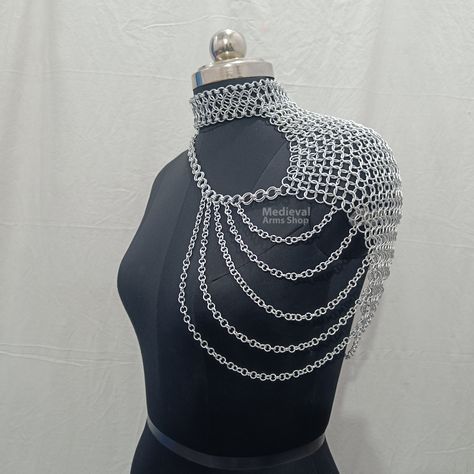 Chainmail One Side Shoulder Collar Small Chain Layers, Aluminum Butted Ring Neck Piece, Medieval Cosplay Costume, Ren Faire Festival Outfit Product Details Material : Made of Aluminum Ring Size : 09mm, 16Gauge Ring Type : Butted Rings Color : Silver Finish : Anodized Closure : Lobster  All Size And All Gauge are available You can also share your costume size We have all sizes available. Kindly Check your desired size and write a note while booking your order. The product that we offer to our cli Ren Faire Outfits Chainmail, Chain Mail Fashion, Chain Mail Outfit, Female Chainmail, Chainmail Accessories, Chainmail Harness, Chainmail Hood, Diy Chainmail, Chainmail Collar