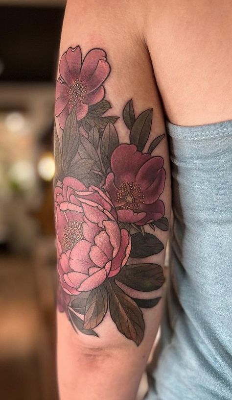 Traditional Tattoo Upper Arm, Floral Rose Tattoo, Tattoos Of Animals, Pink Peony Tattoo, Tricep Tattoos, Colour Tattoo For Women, Traditional Tattoo Flowers, Tattoo Spots, Pink Tattoo