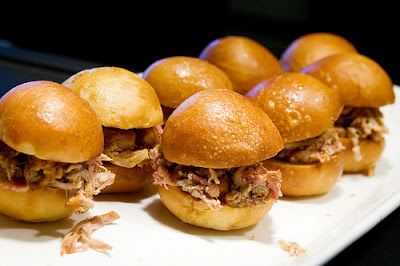 Crock Pot Pulled Pork Sandwiches Small Sandwiches, Engagement Party Themes, Truffle Mac And Cheese, Mini Hamburgers, Pulled Pork Sliders, Fall Appetizers, Wedding Appetizers, Pork Sliders, Appetizer Menu