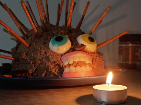 Cursed Cake Aesthetic, Funny Cake Fails, Cursed Hedgehog Cake, Cursed Hedgehog, Goofy Cake, Scary Halloween Cakes, Scary Cakes, Hedgehog Cake, Ugly Cakes