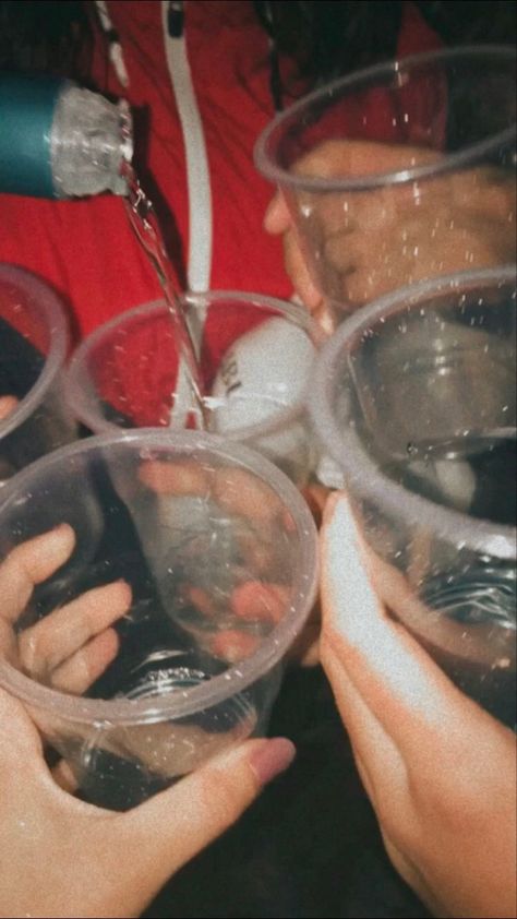 Girls Drinking Alcohol Aesthetic, Drunk Vibes Aesthetic, Alcohol Photoshoot, Alcoholic Snapchat, Drunk Pictures, Drink With Friends, Booze Cruise, Thug Girl, Cruise Pictures