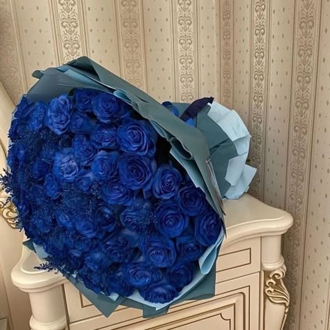 Luxury Bouquet, Love Rose Flower, Luxury Flower Bouquets, Rose Flower Wallpaper, Flowers Bouquet Gift, Rose Arrangements, Glitter Roses, Blue Bouquet, Flower Therapy