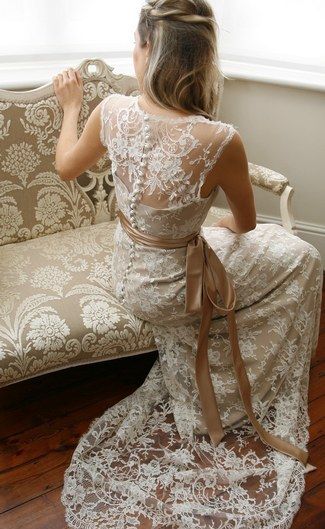 Lace Back Wedding Dress, Beautiful Meadow, Wedding Dress Buttons, Detail Couture, Back Wedding Dress, A Wedding Dress, Pretty Dress, Lace Wedding Dress, Lace Weddings