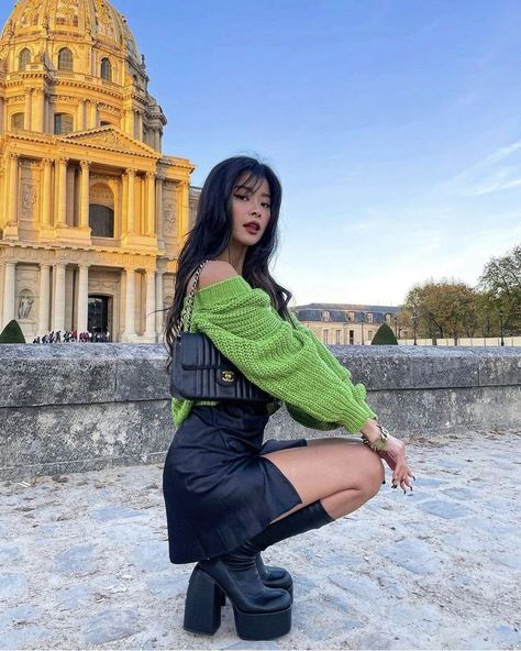 Poses With Skirts Outfit, Boots Pose, Caroline Hu, Ootd Poses, Photography Posing Guide, Trendy Fashion Tops, One Clothing, Instagrammer, Girly Outfits