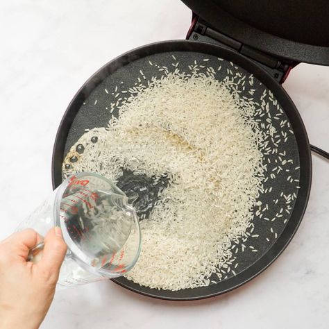 How to Cook Rice in the Betty Crocker https://www.kosher.com/recipe/12835 www.kosher.com Genius Foods, Foods To Cook, Meat Pizza, Betty Crocker Recipes, Cook Rice, Pizza Maker, Cooking Pizza, Holiday Menus, Easy Diets