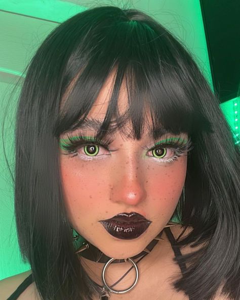 Buttercup Costume Ideas, Buttercup Makeup Powerpuff, Buttercup Powerpuff Costumes, Buttercup Makeup, Buttercup Cosplay, Demon Mouth, Buttercup Costume, Power Puff Costume, Powerpuff Buttercup