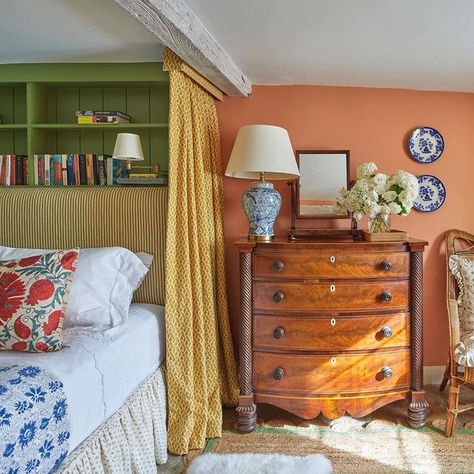 Vanrenen GW Designs (@vanrenengwdesigns) • Instagram-foto's en -video's Cotswold Bedroom, Cotswold House, Interior Design Fabric, English Cottages, Primary Suite, Cottage Charm, Cottage Life, Cottage Bedroom, Future Perfect