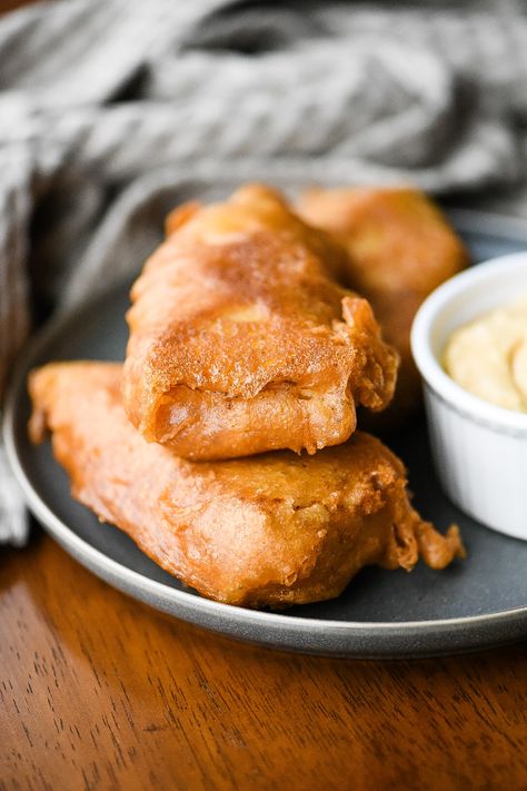 Beer Battered Cod with Sriracha Tartar Sauce Home Made Tarter Sauce, Cod Piccata, Homemade Sriracha, Beer Battered Cod, Battered Cod, Fried Cod, Cod Recipe, Beer Battered, Fried Fish Recipes