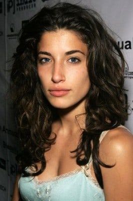 Tania Raymonde, Aries Women, Guitar Girl, Top Hits, Fashion Makeup, Celebrities Female, In The Middle, Pretty Woman, Face And Body