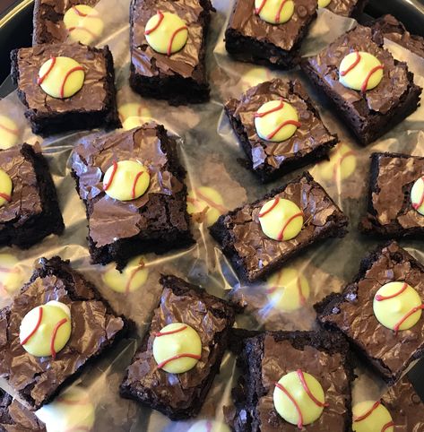 Baseball Brownies, Softball Bake Sale Ideas, Softball Cookie Cake, Softball Desserts, Softball Party Food, Softball Snacks, Baseball Field Cake, Baseball Desserts, Softball Cookies