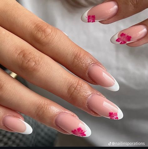 Hawaii Nails, Pink Flower Nails, Girly Acrylic Nails, Summer Acrylic Nails, Beach Nails, Floral Nails, Summer Nail, Flower Nails, Cute Acrylic Nails