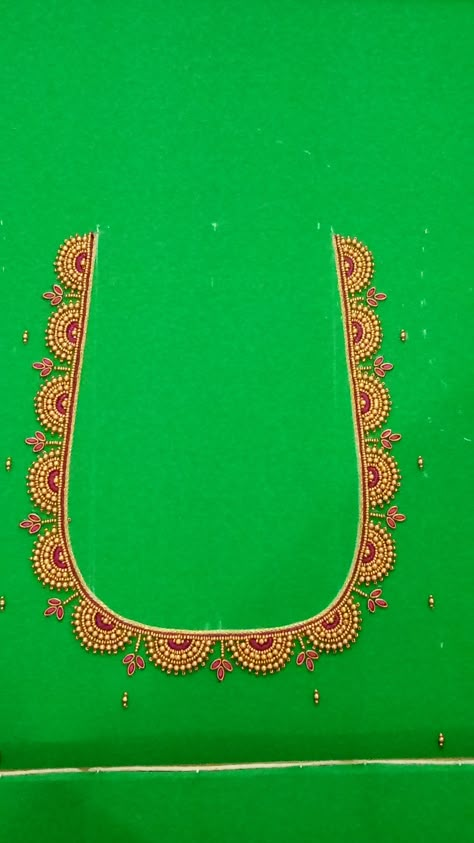 Aari Work Blouse Back Design, Aari Simple Neck Design, Simple Ariya Work Blouse Design, Aari Work Blouse Simple Design 1000 Rs, 1000 Rs Aari Work Design, Peacock Embroidery Designs, Flower Pattern Drawing, Hand Work Design, Aari Blouse