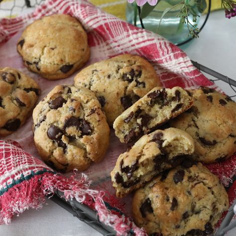 Ultimate Chocolate Chip Cookies by Kardea Brown Brown Chocolate Chip Cookies, Delicious Miss Brown, Ultimate Chocolate Chip Cookies, Soft Chocolate Chip Cookies Recipe, Kardea Brown, Brown Food, Ultimate Chocolate Chip Cookie, Pembuat Roti, Brown Recipe