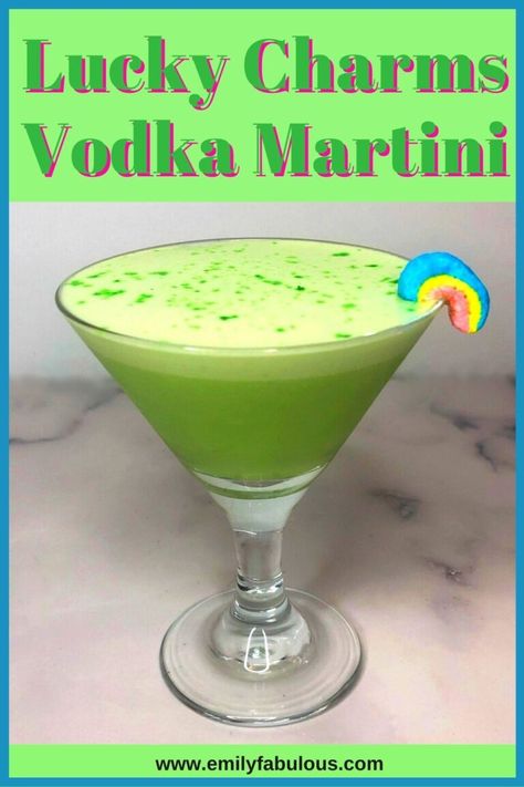 Shamrock Martini, Irish Martini, Vanilla Vodka Drinks, Baileys Recipes Drinks, Green Martini, St Patricks Food, Marshmallow Vodka, St Patricks Day Drinks, Alcohol Beverages