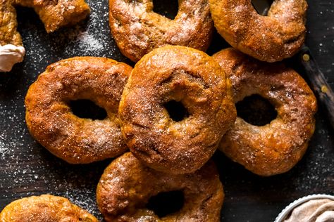 homemade apple pie bagels – The Foul-Mouth Gourmet Apple Cinnamon Bagels, Apple Bagel Recipe, Apple Bagels, Pretzel Stand, Cinnamon Bagels, Auntie Anne, Sourdough Bagels, Homemade Apple Pie, Homemade Bagels