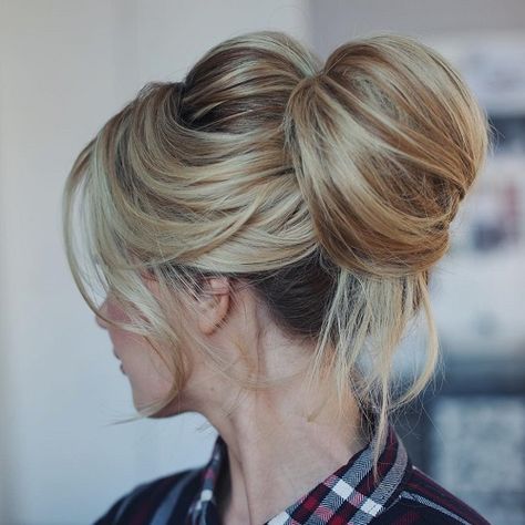 Messy Hair Updo, Natural Hair Updo, Penteado Cabelo Curto, Trending Hairstyles, Wedding Hair And Makeup, Messy Hairstyles, Bridesmaid Hair, Hair Videos, Hair Day