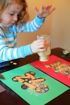 Christmas Craft for Kids: Scented Gingerbread Man Art from Fun at Home with Kids Gingerbread Man Art, Sitting Drawing, Gingerbread Man Activities, Gingerbread Activities, Home With Kids, Gingerbread Crafts, Crafts Preschool, Man Art, Preschool Christmas