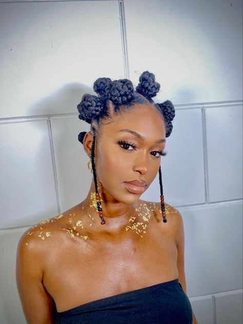 Make up glam with some bantu knots Star Bantu Knots, 4c Bantu Knots, Bantu Knots Hairstyles With Braids, Fairy Bantu Knots, Boho Bantu Knots, Bantu Knots 4c Hair, Bantu Knots With Bangs, Loc Bantu Knot Styles, Bantu Knots With Locs