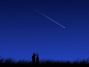 10 Top Tips For Watching A Meteor Shower - We have excellent dark skies over the cabins and so it is a great place for meteor watching.  These tips are focused on the 2012 Geminid shower but most of them apply to any meteor shower.  Come and enjoy the night sky in Snowdonia Star Light Star Bright, Moon Song, Falling Stars, Meteor Shower, Star Wallpaper, Stars At Night, Kids Events, Shooting Stars, A Train