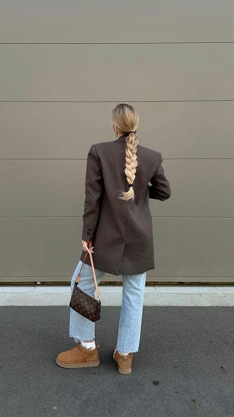 Fall/winter outfit inspo- #FallWinter #Inspo #outfit Check more at https://howcandothis.com/womenstyle/fall-winter-outfit-inspo/ Fall Outfits Europe, Coastal Europe, Fall Fashion 2022 Trends, Fall Fashion Street Style, Picture Inspo Instagram, Europe Street, Fall Trends Outfits, Fall Fashion Trends Women, Stockholm Street Style