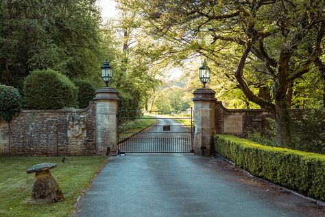 The Cotswold Villages: Best Places to Visit and Stay in the Cotswolds on a 3 day Itinerary • My Feet Will Lead Me Country House Driveway Entrance, Estate Driveway Entrance, Country House Driveway, Gates Sliding, Raised Pond, Driveway Entrance Landscaping, Lakeside Garden, Sliding Gates, Estate Gates