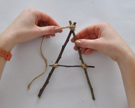 Make Your Own Stick Alphabet | Carle Museum Stick Letters Diy Wall Art, Stick Crafts Twigs, Twig Letters, Stick Letters, Forest School Activities, Tree Study, Nature School, Deco Nature, Stick Art