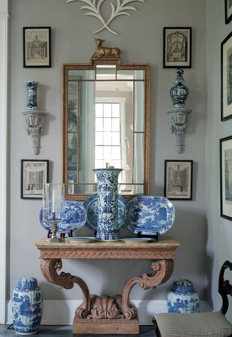 Viyet Style Inspiration | A vignette in Furlow Gatewood's home highlights his passion for blue and white porcelain. From Julia Reed's book "One Man's Folly". Antique White Furniture, Blue And White Vases, Muebles Shabby Chic, Blue White Decor, Enchanted Home, Chinoiserie Chic, Blue And White China, White Rooms, Blue Rooms