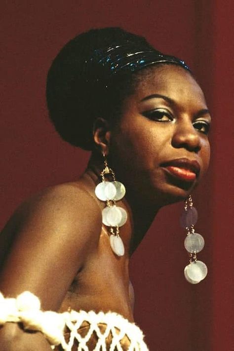 Old School Jams - Singer-songwriter Nina Simone was born... Emory Douglas, Mr Bojangles, Afro Music, Jerry Jeff Walker, Newport Jazz Festival, Earth People, Draw Portrait, Lounge Music, Soul Singers