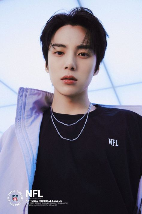 Hourly Minhyuk ☀︎ Fan Account ☀︎ no Twitter: "<🌺> He's a model 🤭 No theme today!!! #MINHYUK #민혁 #MONSTAX #beautifulliar https://t.co/I6Vxf6ir8t" / Twitter Quarter Back, Monsta X, Long Sleeve T Shirt, Nfl, Fan, On Twitter, Long Sleeve, Twitter, Hair