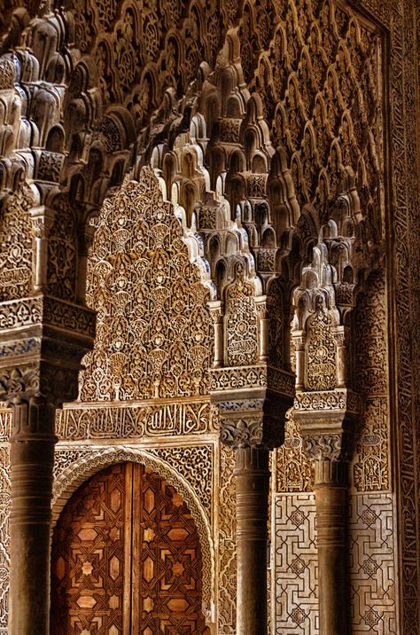 Top 4 Spanish Cities and their Moorish Architecture to Visit with Kids Great Mosque Of Córdoba, Alcazar Seville, Moorish Architecture, Asian Architecture, Al Andalus, Spanish Architecture, Islamic World, Architecture Old, Gorgeous View