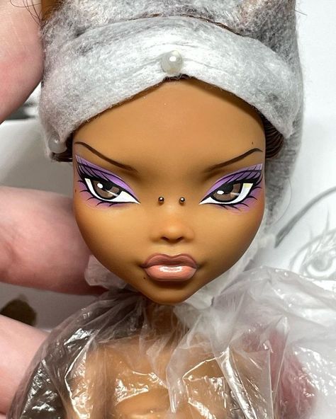 jay (@j.kleannn) • Instagram photos and videos Clawdeen Wolf Repaint, Bratz Doll Makeup, Bratz Doll Outfits, Custom Monster High Dolls, Monster High Custom, Doll Makeup, Fantasy Art Dolls, Monster High Repaint, Doll Jewelry