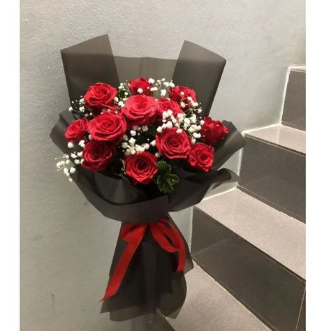 shiekhdeliveryhouse Sending Love Your Way Can Be Customize According To Your Own Theme/Colour//Size✓ Dm To Order Yours Now!♡ For More Details Conatct Us On WhatsApp 03135941000 or Dm Us! #lovegifts #gifts #giftsforher #giftsforhim #personalized gifts #personalisedgifts #uniquegifts #birthdaygifts #giftset #giftsforalloccasions #luxurygifts #giftsforgirls #giftshopping #gifts #greatgiftsideas #specialgifts #giftsforeveryone #couplegifts #giftsforwomen #bestgifts #lovegifts Simple Rose Bouquet, Bouquet Red Roses, Red Rose Bouquet Wedding, Small Bouquet Of Flowers, Box Bouquet, Red Flower Bouquet, Red Roses Bouquet, Bouquet Of Red Roses, Roses Bouquet Gift