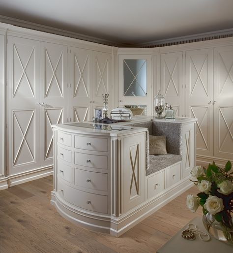 dresser middle island Master Closet Island With Bench, Round Wardrobe Design, Closet Dresser Island, Dressing Room Island Ideas, Closet Island With Bench, Master Closet With Island, Dressing Room Island, Closet Island Ideas, Elegant Dressing Room