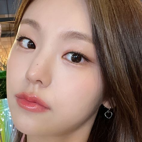 Itzy Yeji Makeup Tutorial, Yeji No Make-up, Natural Monolid Makeup, Yeji Eye Makeup, Yeji Makeup Tutorial, Itzy Yeji Makeup, Hooded Monolid Eye Makeup, Yeji No Makeup, Yeji Makeup Look