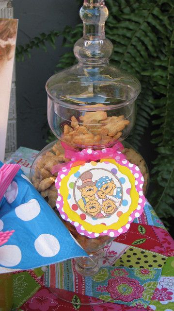 Berenstain bears party Berenstain Bears Party, Bernstein Bears, Bears Birthday Party, Bernstein Bear, 21st Bday Cake, Book Themed Party, Party Planning Business, Bear Recipes, Teddy Bear Party