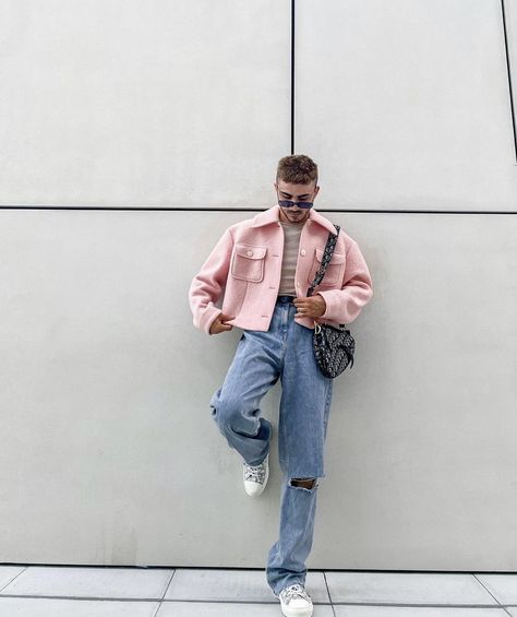 Queer Fashion, Mens Outfit Inspiration, Cool Outfits For Men, Stylish Mens Outfits, Next Clothes, Men Fashion Casual Outfits, Streetwear Men Outfits, Pink Jacket, Pink Outfits