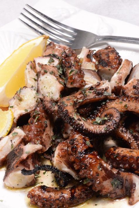 Yummy Nummies, Octopus Recipes, Calamari Recipes, Grilled Octopus, Country Recipes, Greek Dishes, Calamari, Food Trucks, Fish Dishes