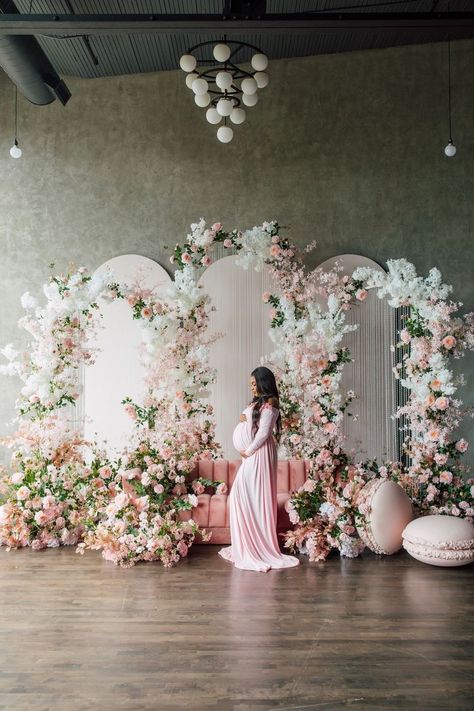 White And Pink Decor Wedding, Cherry Blossom Wedding Backdrop, Backdrop Decorations Wedding, Cherry Blossom Backdrop, Photozone Ideas, Roses Wedding Decor, Blush Roses Wedding, Flower Arrangements Bouquets, Backdrop Event