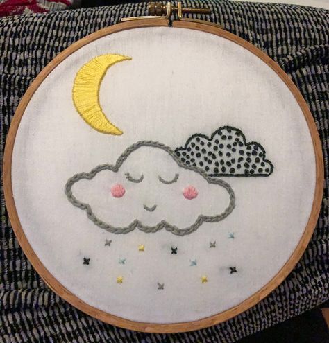 Baby Kantha, Nursery Embroidery, Diy Clouds, Babies Nursery, Personalised Gifts Diy, Simple Embroidery Designs, Diy Embroidery Designs, Simple Embroidery, Applique Embroidery