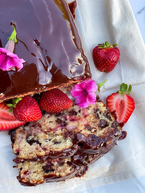 Chocolate Covered Strawberry Bread - For The Perfect Bite Strawberry Chocolate Bread, Strawberry Loaf, Vanilla Bread, Buttermilk Ice Cream, Sweet Lunch, Strawberry Bread, Ultimate Cookies, Covered Strawberry, Chocolate Covered Strawberry