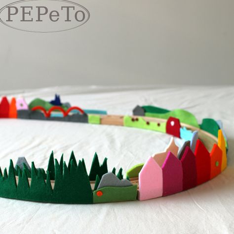 PEPeTo Diy Bebe, Homemade Toys, Wooden Train, Train Set, Ikea Hacks, Felt Toys, Diy Holiday, Kids' Room, Diy Toys