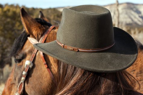 The Stetson Gallatin Outdoor Hat is constructed of crushable wool felt and features a pinch front crease crown, interior dri-lex sweatband and pick stitched leather hat band. Wool Felt. Made in USA. Outback Hat Womens, Rancher Hats For Women, Outback Hat Outfit, Women’s Rancher Hat, Felt Hats For Women Outfits, Felt Rancher Hat, Pinch Front Cowboy Hat, Stetson Cowboy Hats Women, Women Cowboy Hat