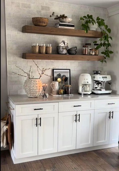 Coffee Bar Built In, Coffee Station Kitchen, Coin Café, Coffee Bars In Kitchen, Coffee Nook, Home Coffee Bar, Table Decor Living Room, Coffee Bar Home, Apartment Kitchen