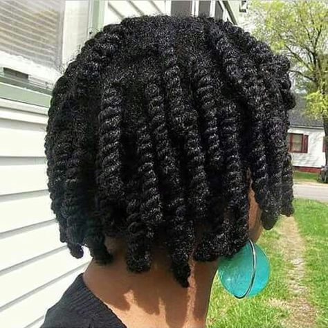 Love it! Kinking Hair Styles, Hair Twists, Nappy Hair, Protective Hairstyles For Natural Hair, Natural Hair Twists, Beautiful Natural Hair, Pelo Afro, Mini Twists, Healthy Natural Hair