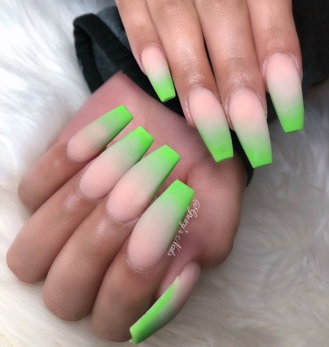 Green nails Fade Nails, Lime Green Nails, Olive Nails, Nail White, Nails Neon, Neon Green Nails, Green Acrylic Nails, Franklin Bbq, Dark Green Nails