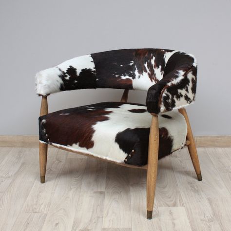 These fabulous cowhide chairs are made from oak and natural cowhide and make a real statement in any room. Each chair has unique markings. Western Office Decor, Cow Print Chair, Cowhide Decor, Nyc Rooms, Cowhide Chair, Cowhide Furniture, Sitting Room Design, Statement Chairs, Business Photography