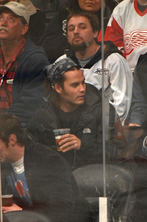 Hockey game bandana brooding. (We forgive you.) - ELLE.com Tim Riggins, Minka Kelly, Taylor Kitsch, Hockey Game, True Detective, Karl Urban, Joe Manganiello, Frat Boy, Luke Evans